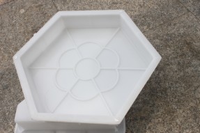 六棱塊護坡塑料模具什么材質(zhì)的好？