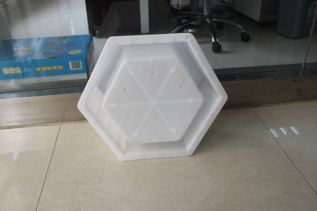 什么樣的六角塊護坡模具質(zhì)量才好？